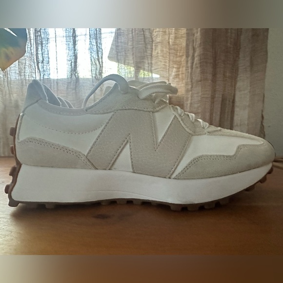 New Balance Women's Shoes - White and Tan - NWOB - Picture 3 of 9